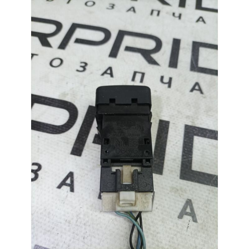 Кнопка подогрева заднего стекла (электрика / кнопки) Nissan Navara D22 2004 2.5 25350VJ200