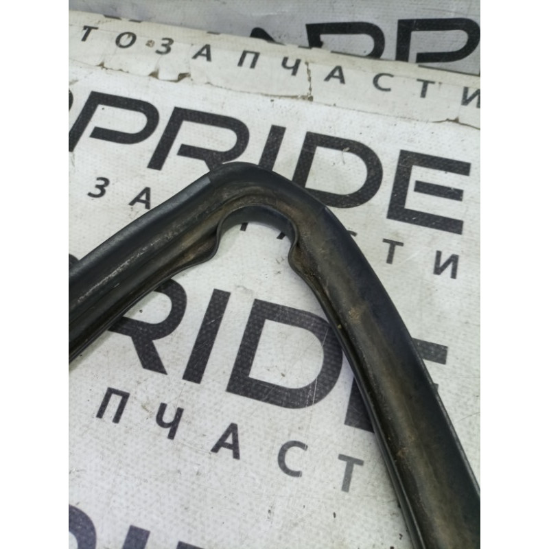 Уплотнитель проема двери (кузов и элементы) Nissan Navara D22 2004 2.5 768432S410