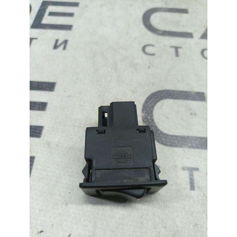 Кнопка противотуманных фар (электрика / кнопки) Nissan Navara D22 2004 2.5