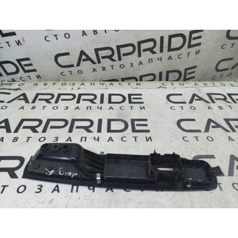 Накладка кнопок стеклоподъемника (салон) Renault Megane 3 2009 1.5