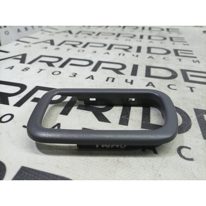 Накладка ручки внутренней (салон) Nissan Navara D22 2004 2.5 806822S400