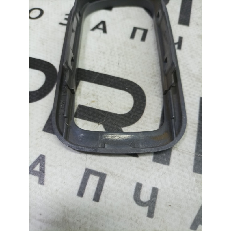 Накладка ручки внутренней (салон) Nissan Navara D22 2004 2.5 806822S400