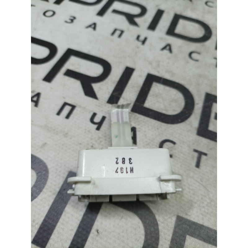 Плафон карты двери (электрика) Mercedes-Benz E-class W211 2006 3.2 M112.946 A2118201001