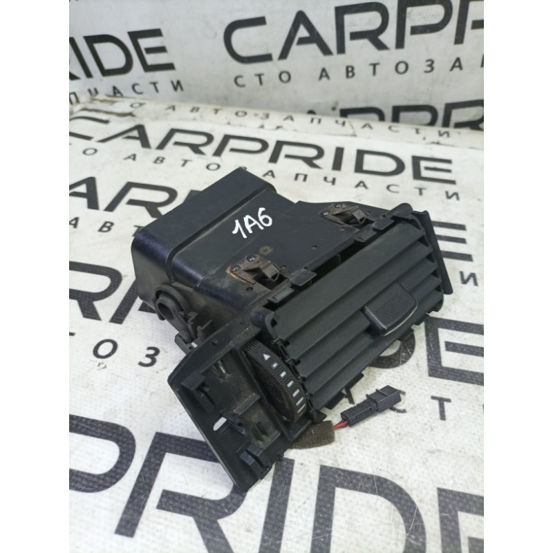 Дефлектор воздуховода (салон) AUDI A6 C5 2001 2.5 AKE 4b1820902
