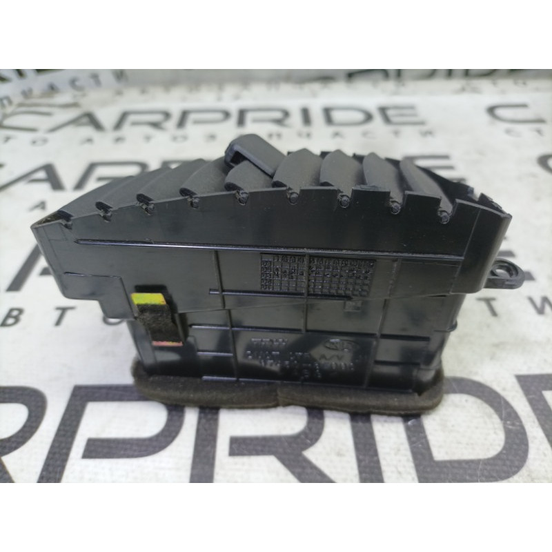 Дефлектор воздуховода (салон) KIA Sorento BL 2005 2.5 CRDI 974303e000