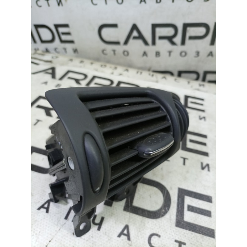 Дефлектор воздуховода (салон) Mercedes-Benz C-class W203 1.8 M111.951 A2038300654