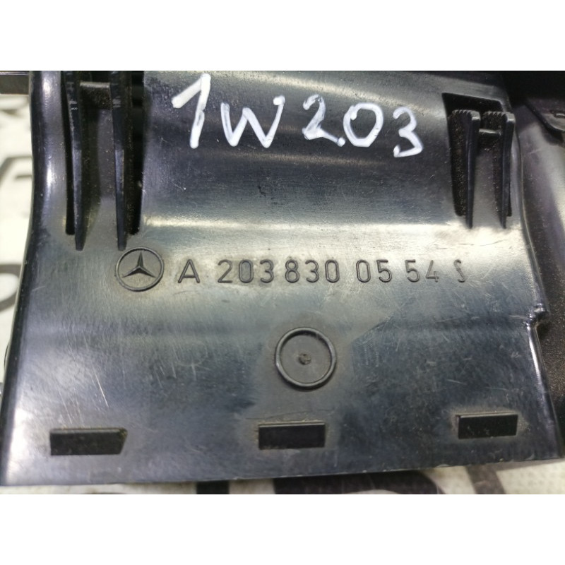 Дефлектор воздуховода (салон) Mercedes-Benz C-class W203 1.8 M111.951 A2038300554