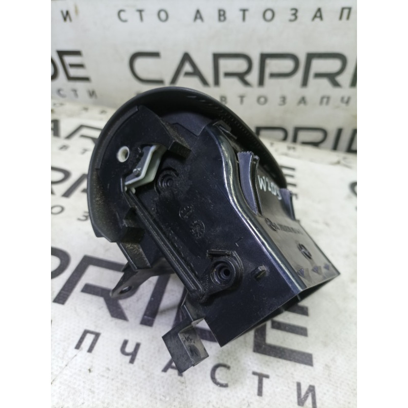 Дефлектор воздуховода (салон) Mercedes-Benz C-class W203 1.8 M111.951 A2038300554