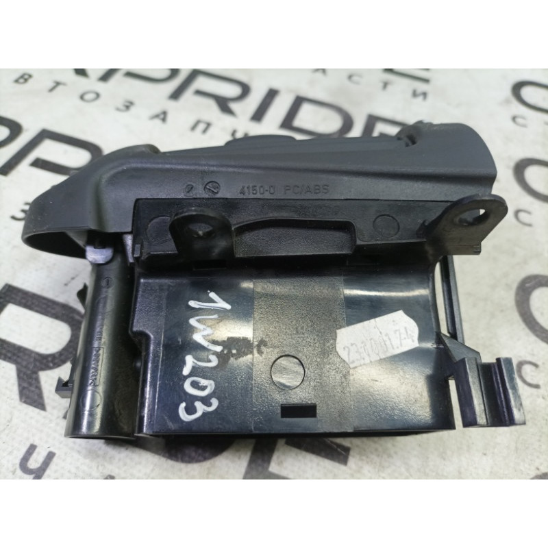 Дефлектор воздуховода (салон) Mercedes-Benz C-class W203 1.8 M111.951 A2038300554