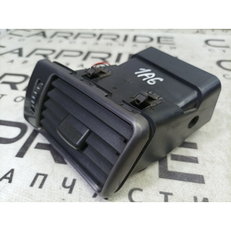 Дефлектор воздуховода (салон) AUDI A6 C5 2001 2.5 AKE 4b1820901