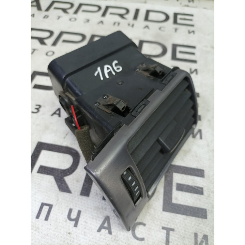 Дефлектор воздуховода (салон) AUDI A6 C5 2001 2.5 AKE 4b1820901