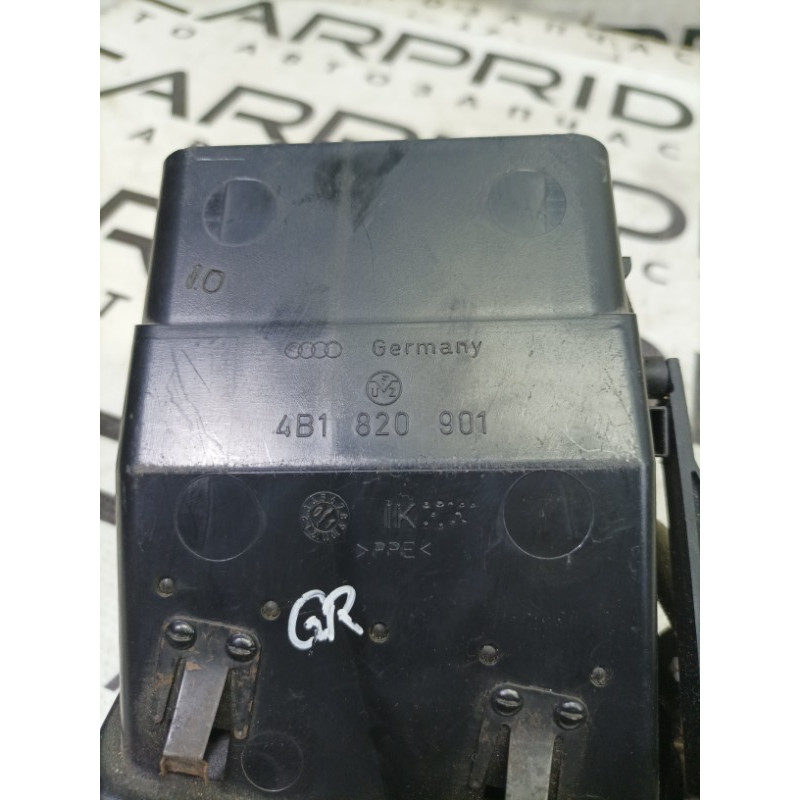 Дефлектор воздуховода (салон) AUDI A6 C5 2001 2.5 AKE 4b1820901