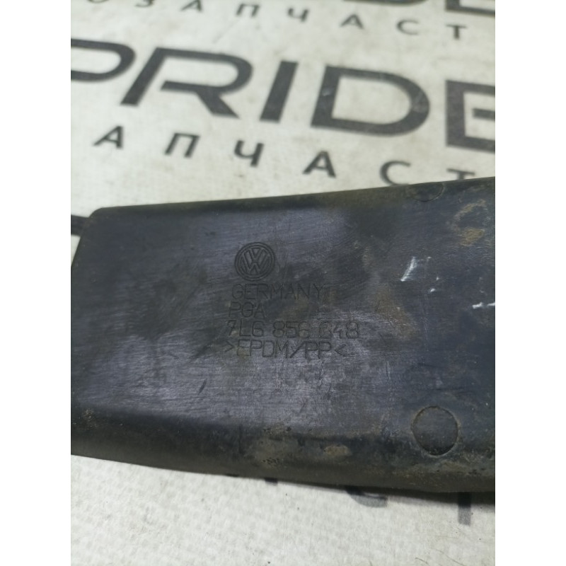 Коврик центральной консоли (салон) Volkswagen Touareg 7L 2004 3.2 7l6858648