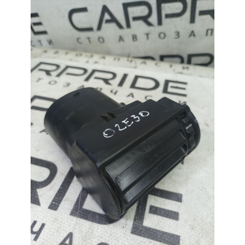 Дефлектор воздуховода (салон) BMW 3-series E30 64221369700