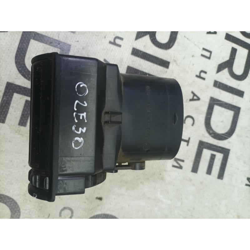 Дефлектор воздуховода (салон) BMW 3-series E30 64221369700