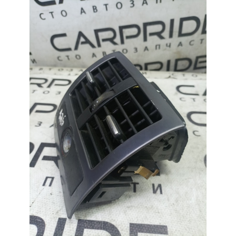 Дефлектор воздуховода (салон) AUDI A6 C5 2001 2.5 AKE 4b0819203