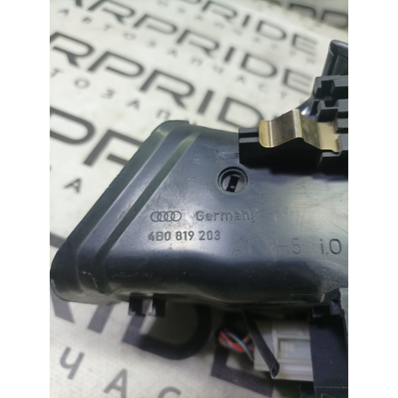 Дефлектор воздуховода (салон) AUDI A6 C5 2001 2.5 AKE 4b0819203