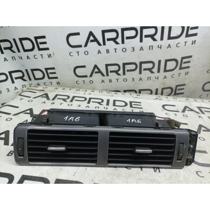 Дефлектор воздуховода (салон) AUDI A6 C5 2001 2.5 AKE 4b1820951