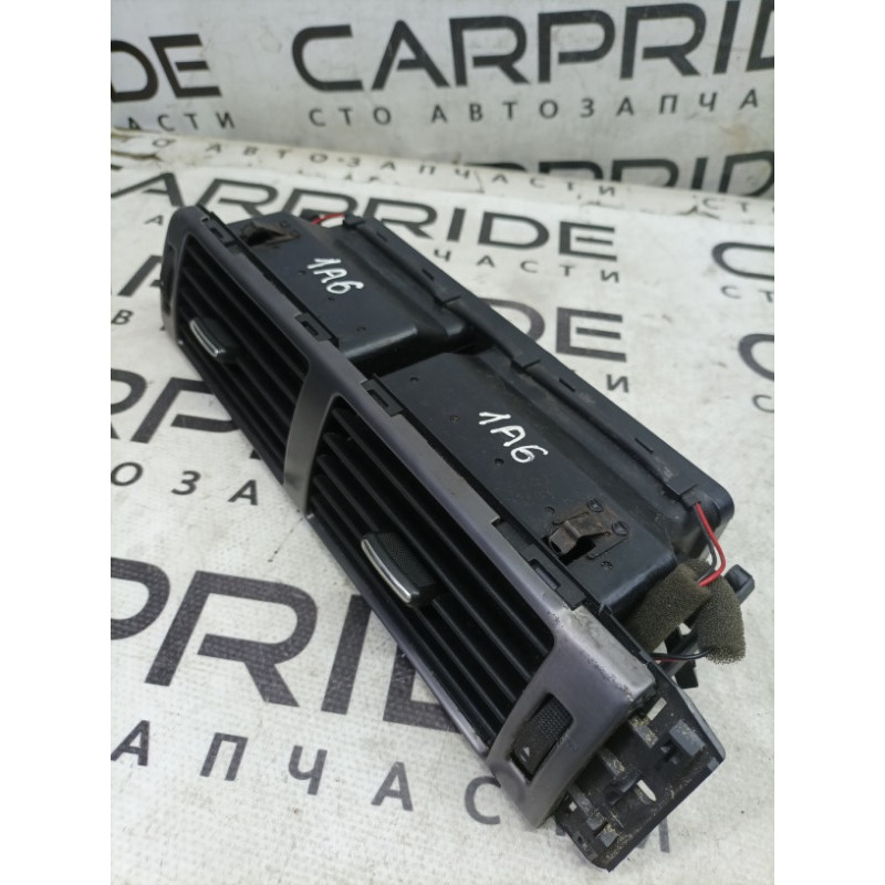 Дефлектор воздуховода (салон) AUDI A6 C5 2001 2.5 AKE 4b1820951
