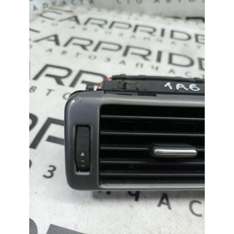 Дефлектор воздуховода (салон) AUDI A6 C5 2001 2.5 AKE 4b1820951