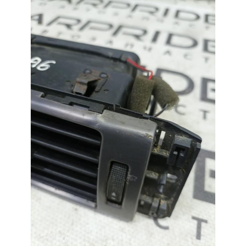 Дефлектор воздуховода (салон) AUDI A6 C5 2001 2.5 AKE 4b1820951