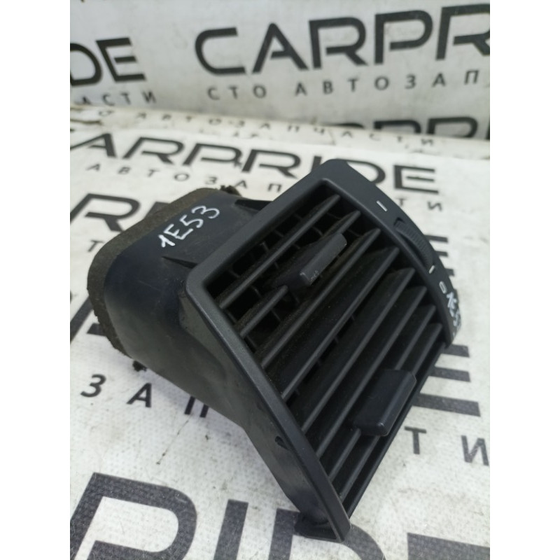 Дефлектор воздуховода (салон) BMW X5 E53 2003 M62B44 64228402215