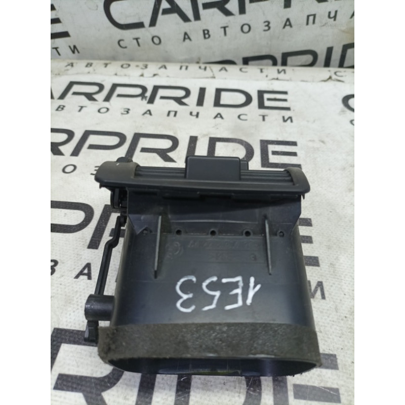 Дефлектор воздуховода (салон) BMW X5 E53 2003 M62B44 64228402215