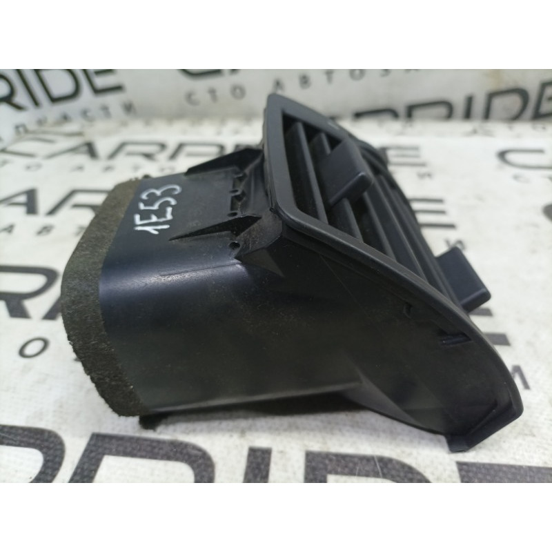 Дефлектор воздуховода (салон) BMW X5 E53 2003 M62B44 64228402215