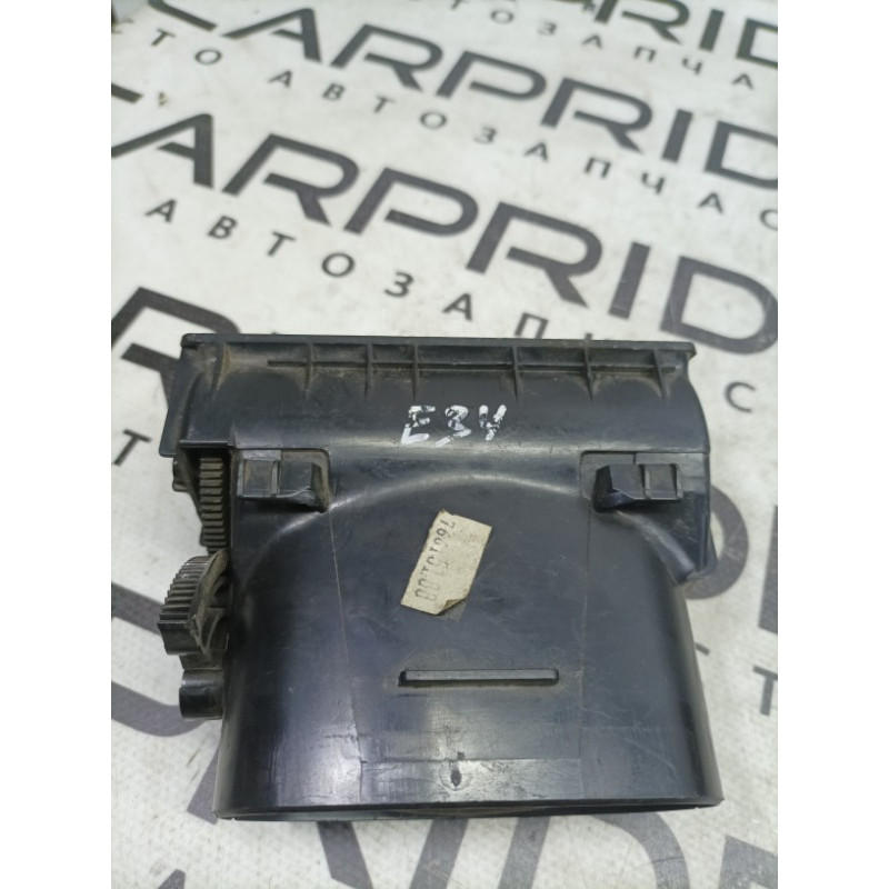 Дефлектор воздуховода (салон) BMW 5-series E34 64221375561