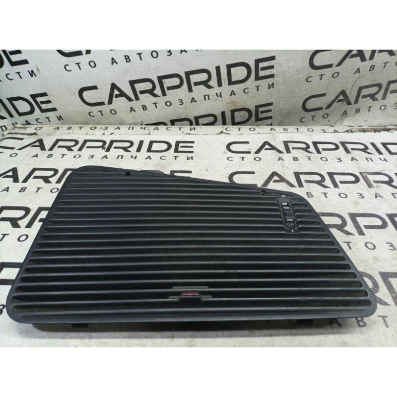 Решітка обдуву лобового скла (салон) BMW 7-series E32 64221379166