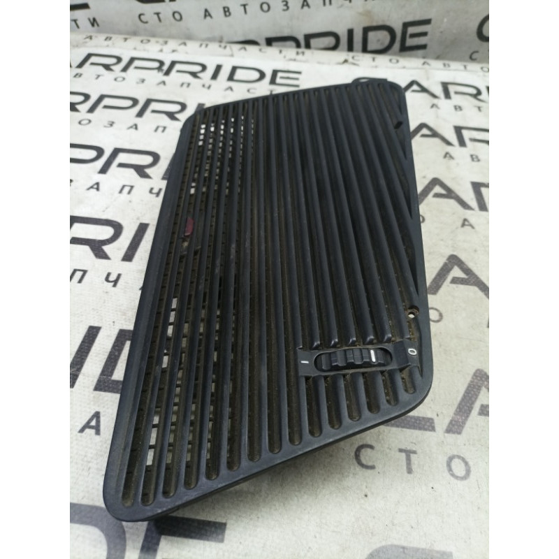 Решітка обдуву лобового скла (салон) BMW 7-series E32 64221379166