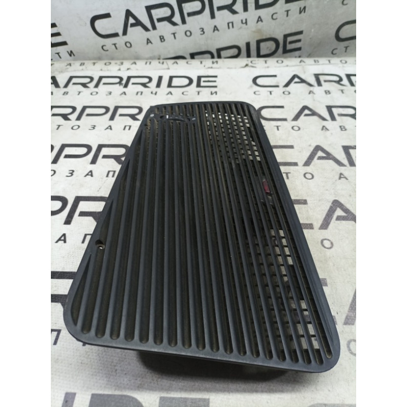 Решітка обдуву лобового скла (салон) BMW 7-series E32 64221379166
