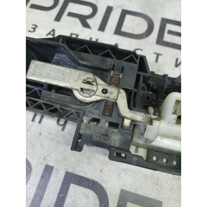 Кронштейн ручки дверей (кузов і елементи) Renault Megane 3 2009 1.5 806060041r