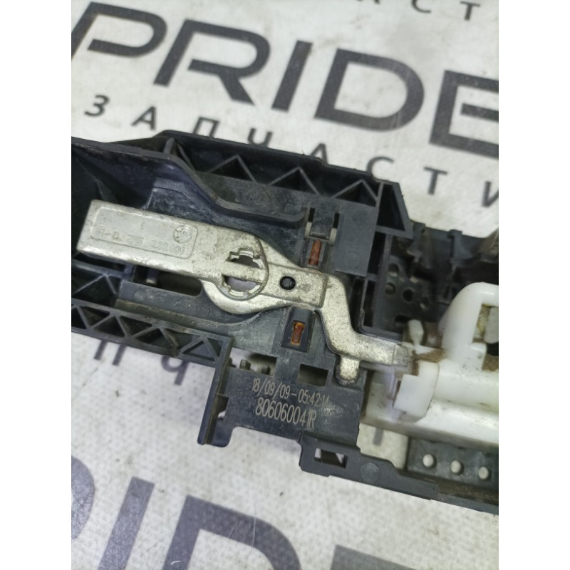 Кронштейн ручки дверей (кузов і елементи) Renault Megane 3 2009 1.5 806060041r