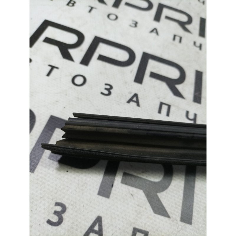 Молдинг стекла внутренний (наружные элементы кузова) Renault Megane 3 2009 1.5 823308094R