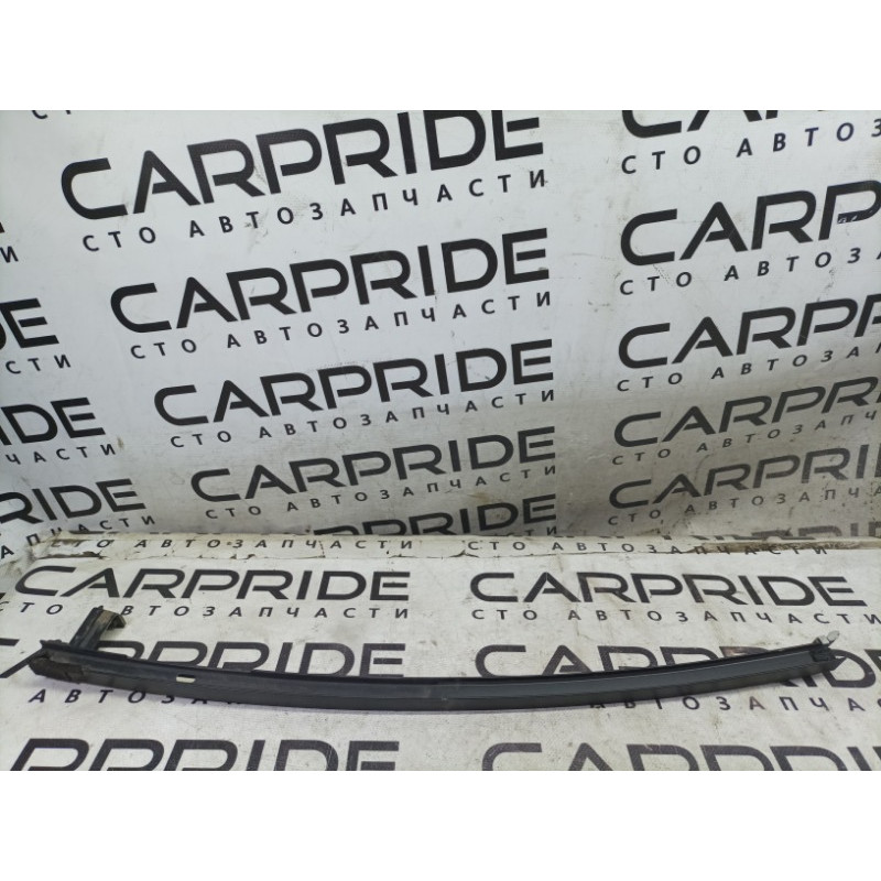 Направляющая стекла двери (кузов и элементы) Renault Megane 3 2009 1.5 822300011R