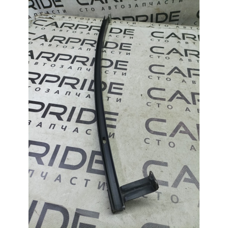 Направляющая стекла двери (кузов и элементы) Renault Megane 3 2009 1.5 822300011R