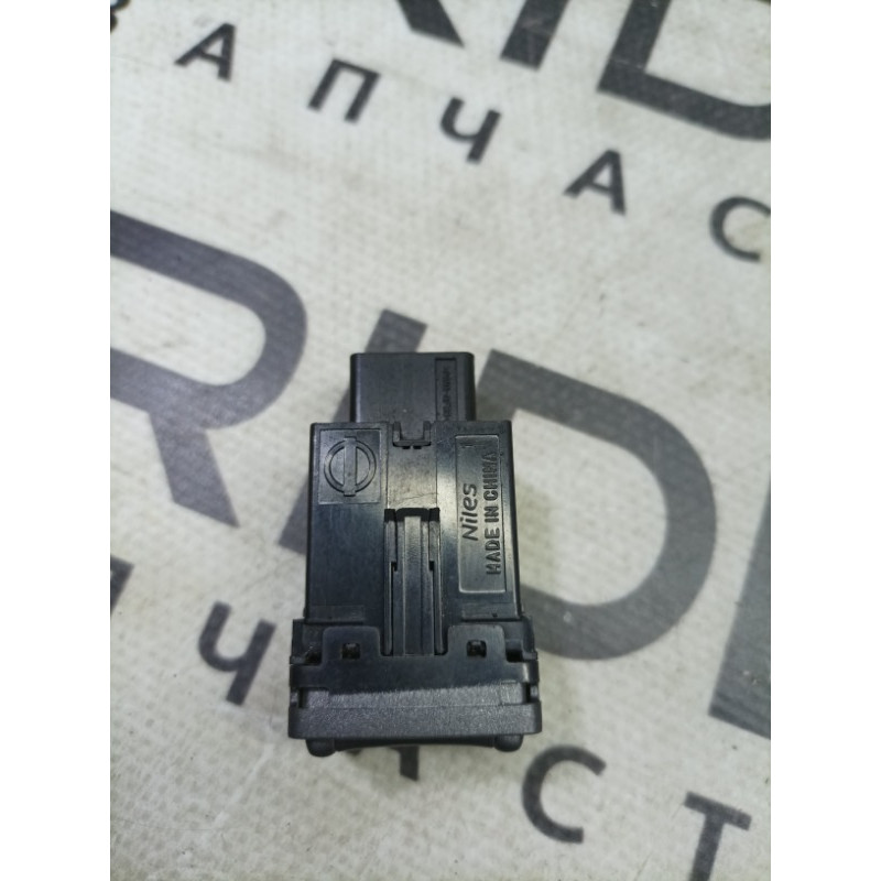 Кнопка блокировки центрального замка (электрика / кнопки) Infiniti QX60 L50 2015 3.5 252683JA0A