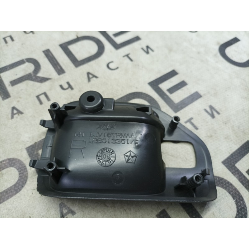 Накладка ручки внутренней (салон) Jeep Compass MK49 2011 2.4 1JV161VTAB