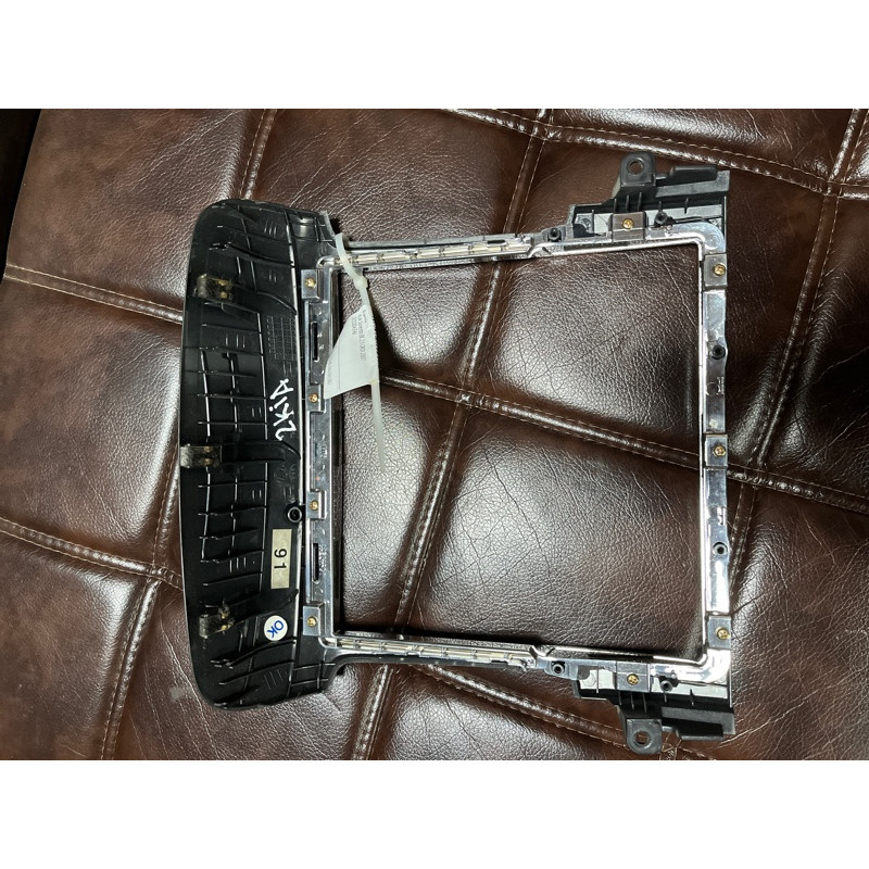 Декоративна накладка торпеди (салон) KIA Sorento BL 2007 2.5 CRDI 945003E500