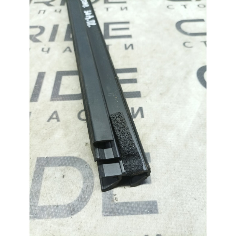 Молдинг стекла внутренний (наружные элементы кузова) Jeep Compass MP 2018 2.4 68242128aa