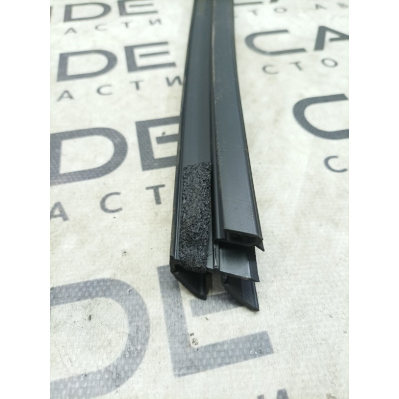 Молдинг стекла внутренний (наружные элементы кузова) Jeep Compass MP 2018 2.4 68242128aa