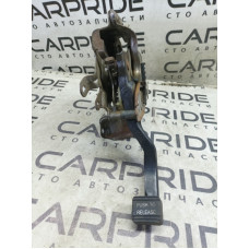 Педаль стояночного тормоза