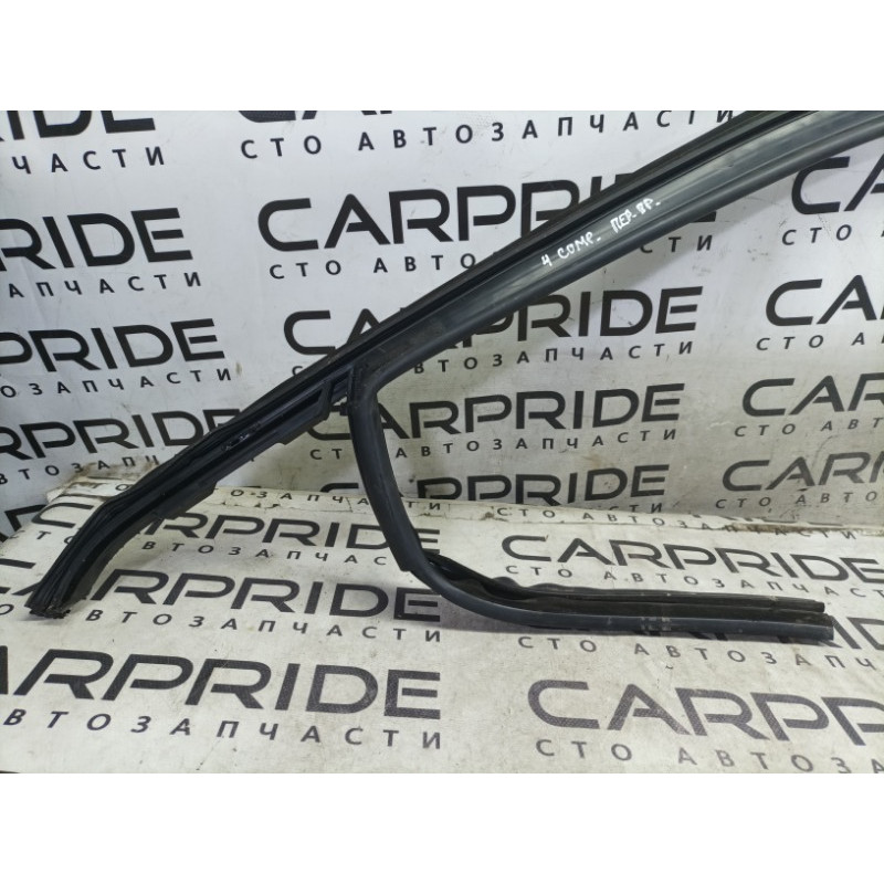 Молдинг стекла (кузов и элементы) Jeep Compass MP 2018 2.4 68242108AB