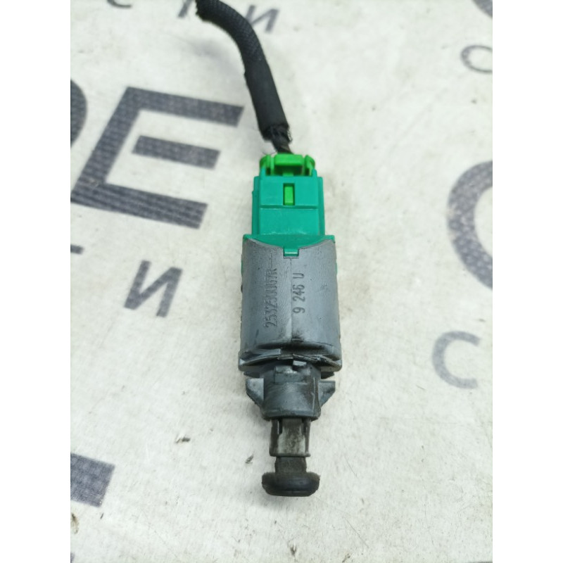 Концевик педали сцепления (электрика / датчики) Renault Megane 3 2009 1.5 253250007r