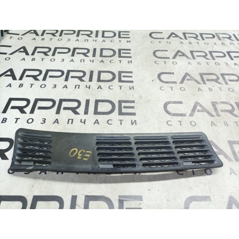 Решетка обдува лобового стекла (салон) BMW 3-series E30 51131904572