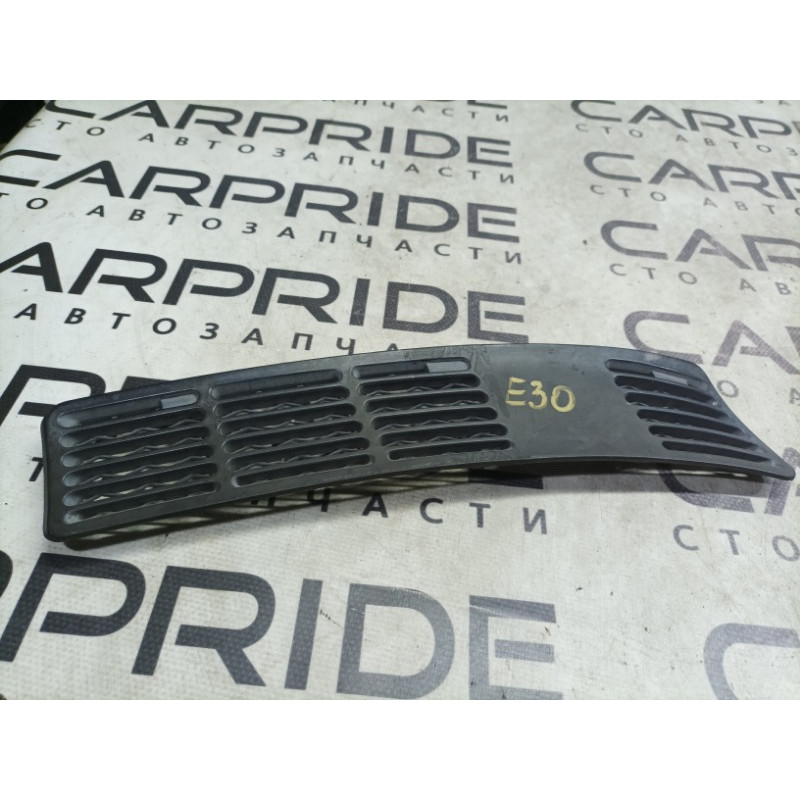 Решетка обдува лобового стекла (салон) BMW 3-series E30 51131904572
