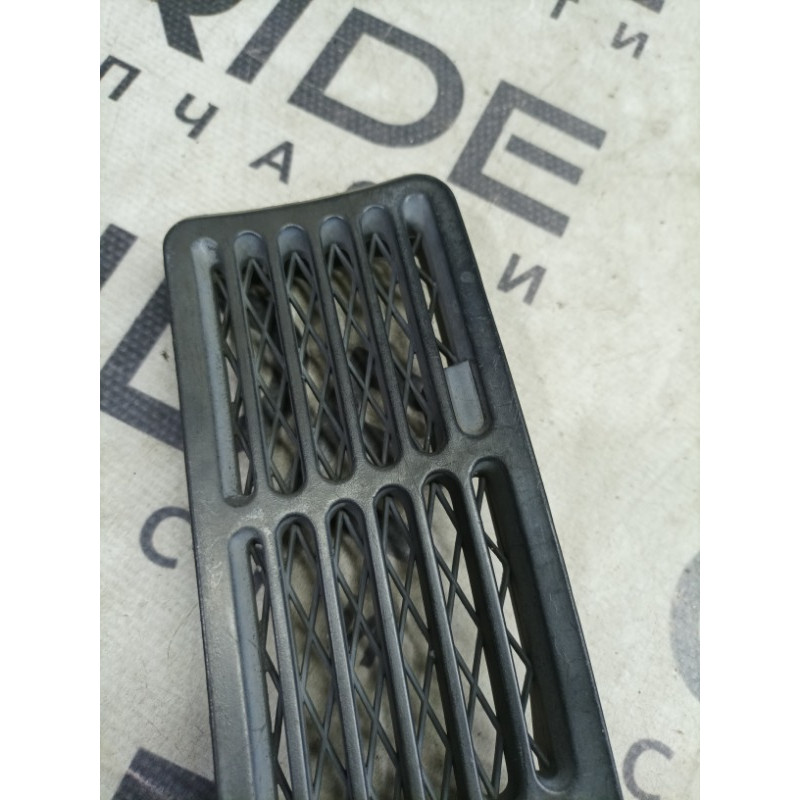 Решетка обдува лобового стекла (салон) BMW 3-series E30 51131904572