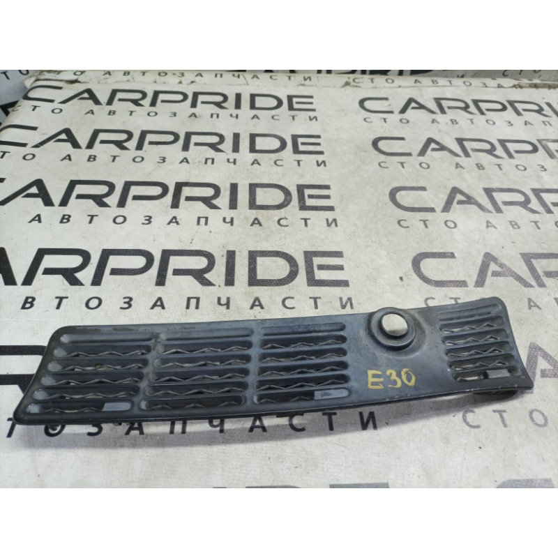 Решетка обдува лобового стекла (салон) BMW 3-series E30 51131904571