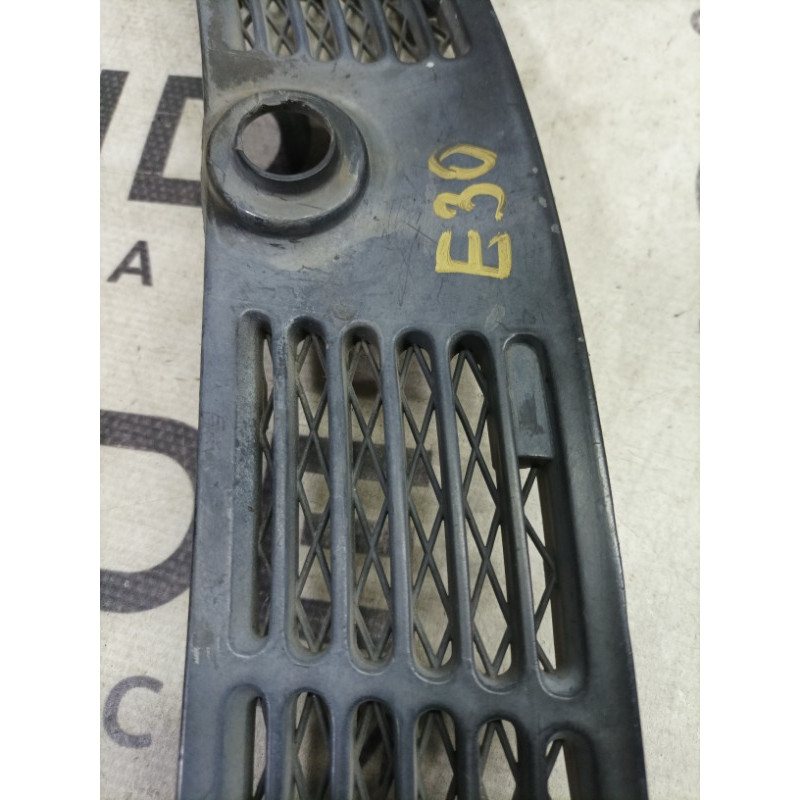Решетка обдува лобового стекла (салон) BMW 3-series E30 51131904571